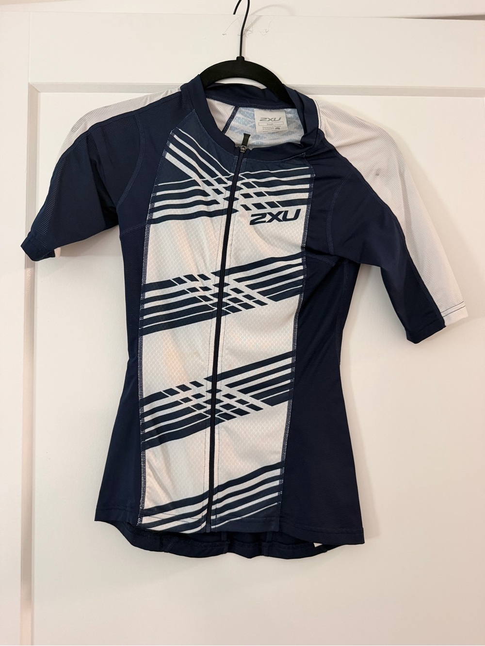 2XU Women’s Navy & White Short Sleeve Top